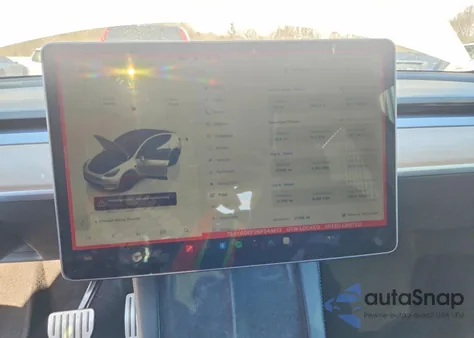 2022 Tesla Model Y z USA, uszkodzony, nr VIN 7SAYGDEF0NF544612